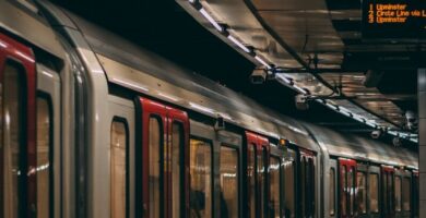 train station A qué hora abre el metro