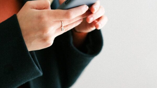 como registrar mi linea telcel a woman holding a cell phone in her hands