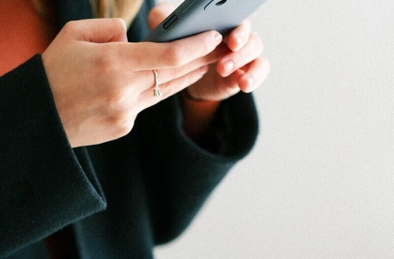como registrar mi linea telcel a woman holding a cell phone in her hands